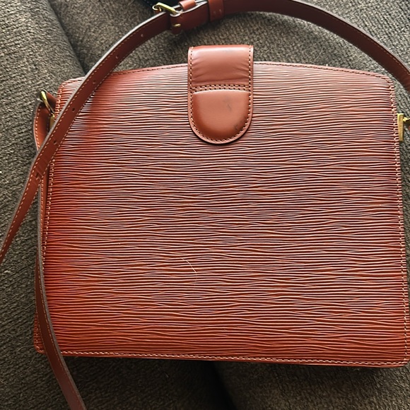 Louis Vuitton Capucines Kenyan Brown Epi Shoulder Bag - Picture 12 of 12